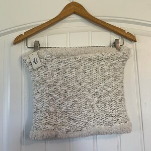 Francesca’s Ivory Loop Knitted Neck Warmer New